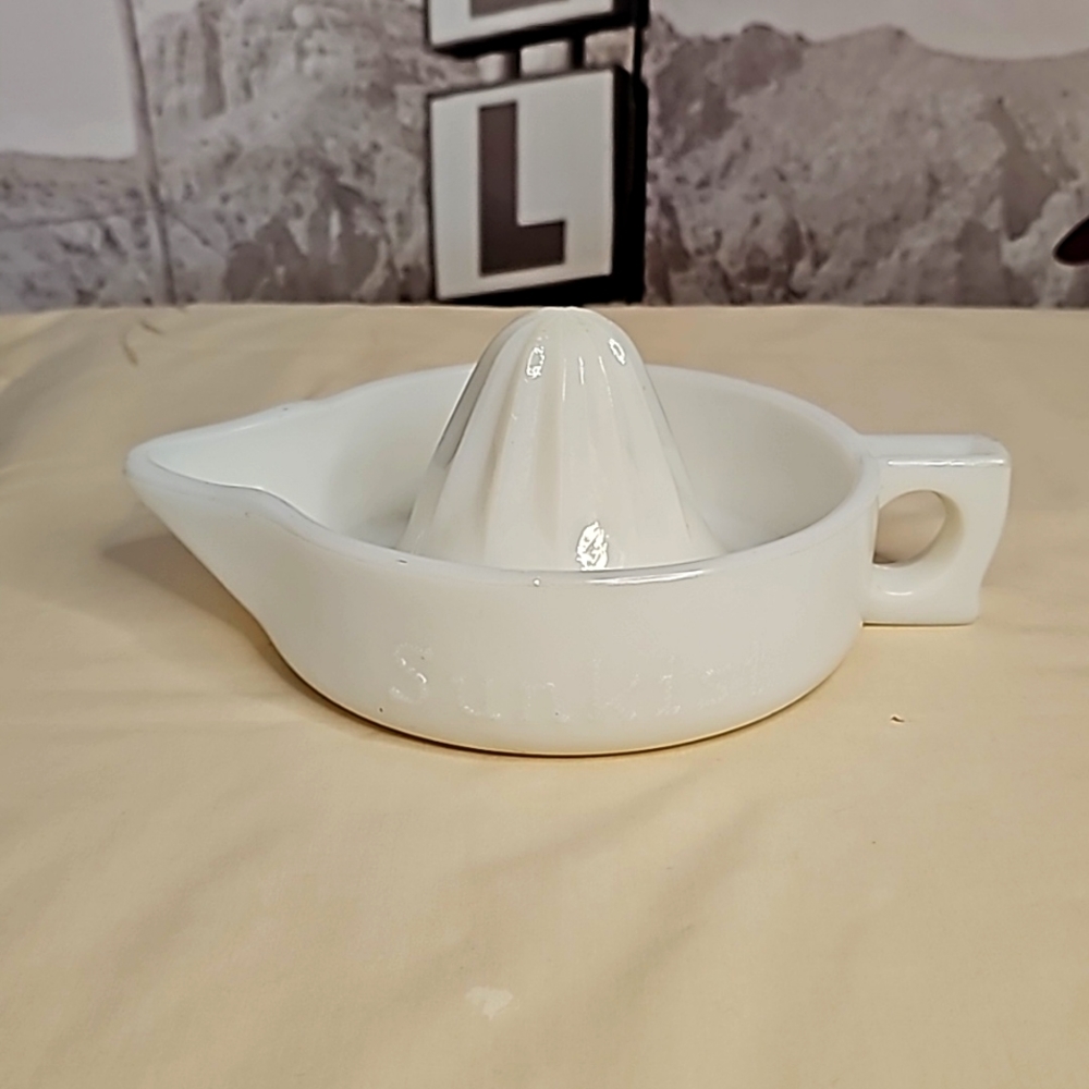 Vtg Sunkist Reamer Juicer Milkglass Free Shipping